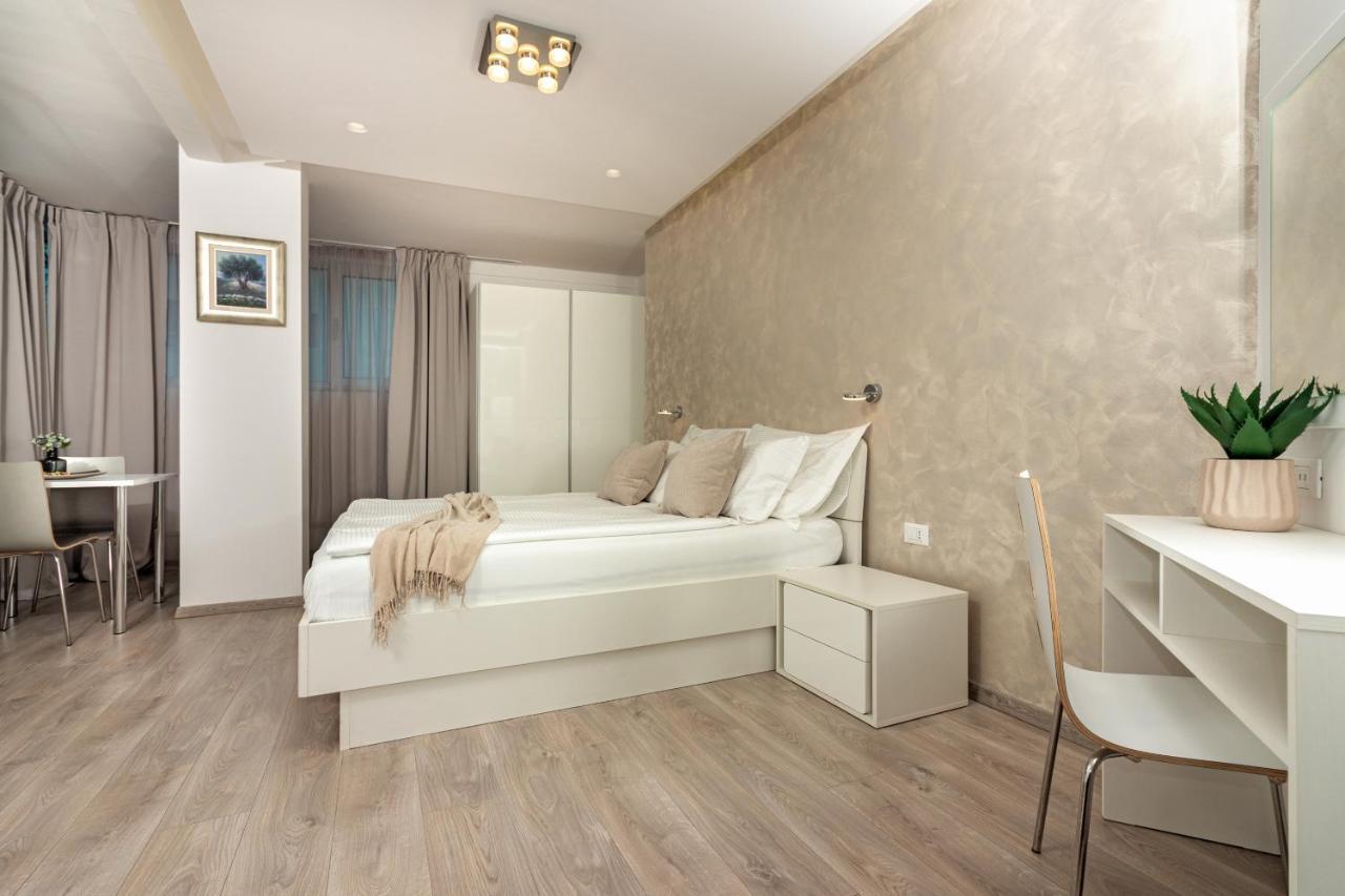 Apartments Lovret Flowers スプリト エクステリア 写真