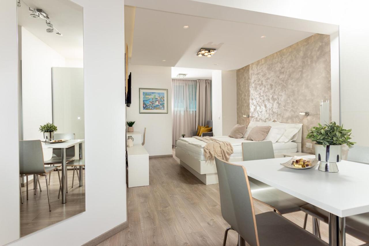 Apartments Lovret Flowers スプリト エクステリア 写真