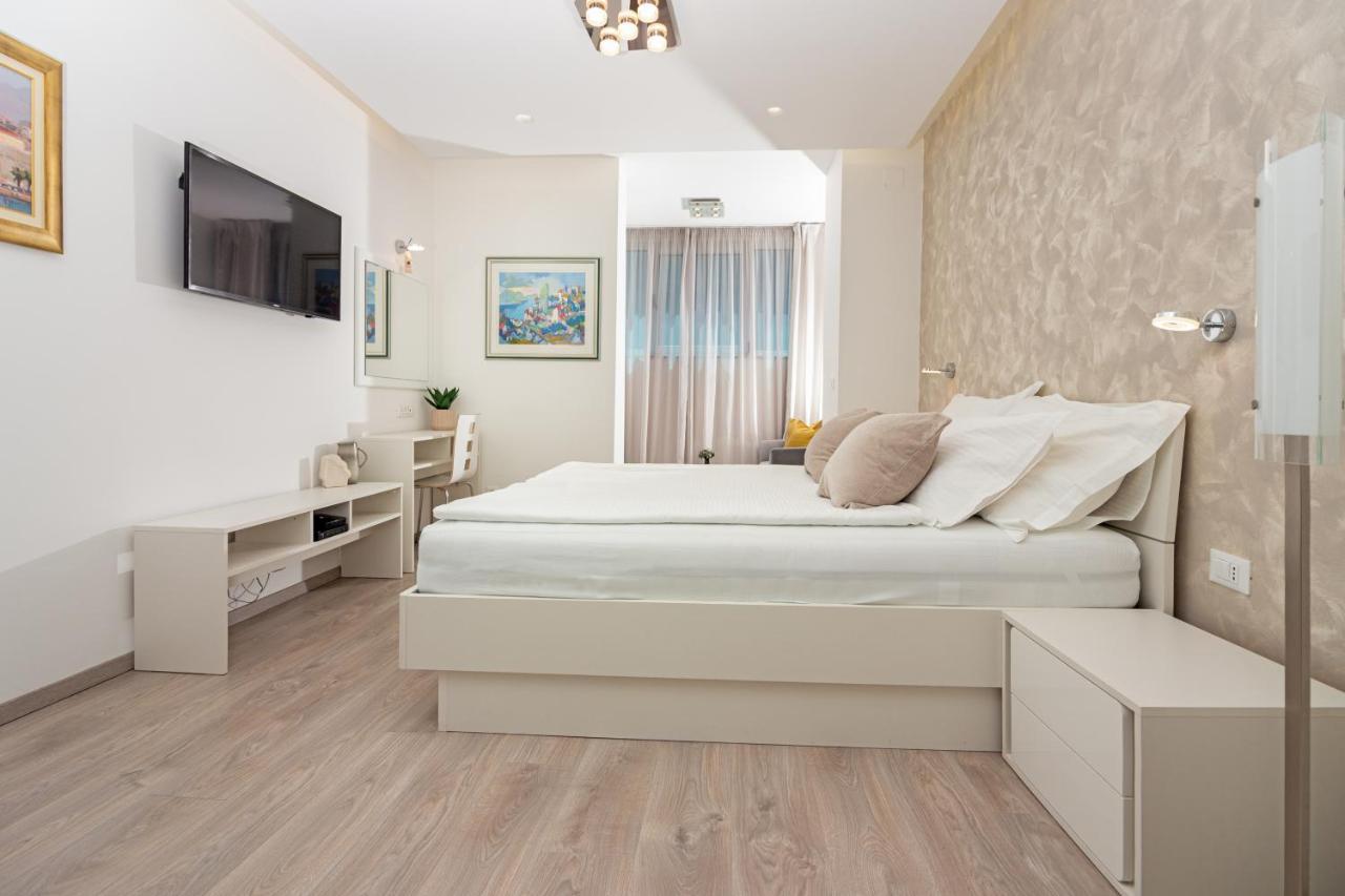 Apartments Lovret Flowers スプリト エクステリア 写真
