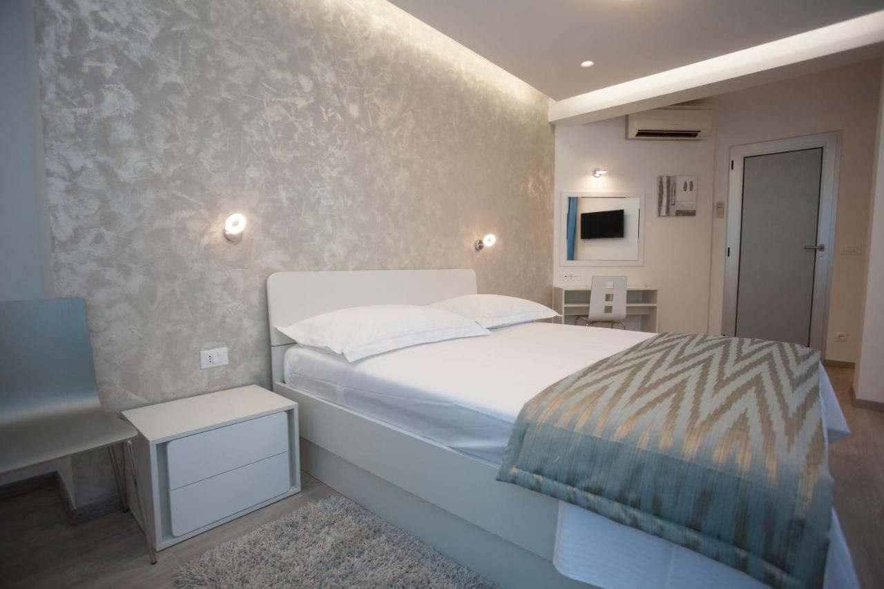 Apartments Lovret Flowers スプリト エクステリア 写真