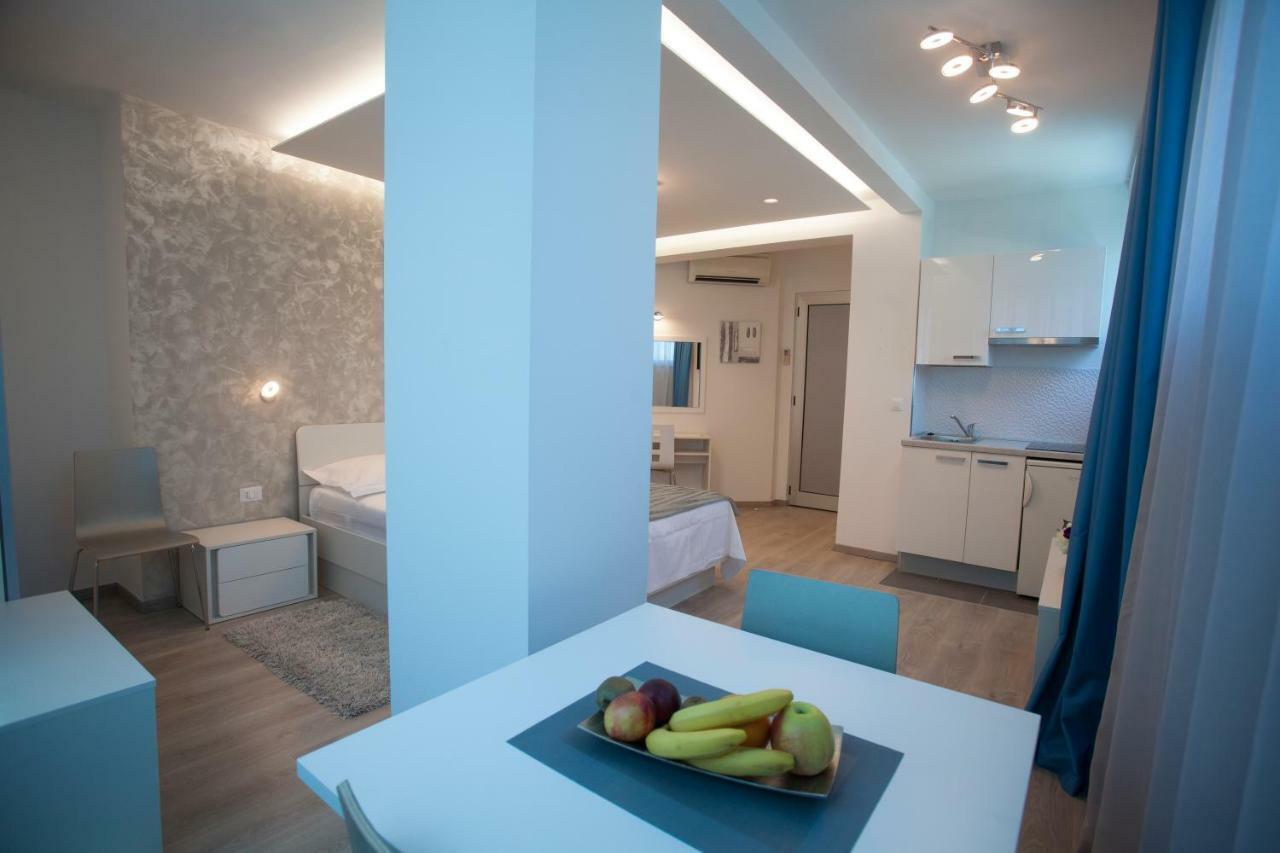 Apartments Lovret Flowers スプリト エクステリア 写真