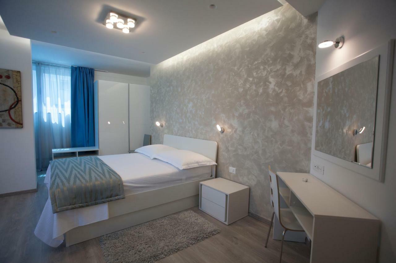Apartments Lovret Flowers スプリト エクステリア 写真