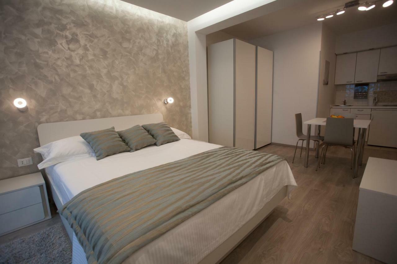 Apartments Lovret Flowers スプリト エクステリア 写真