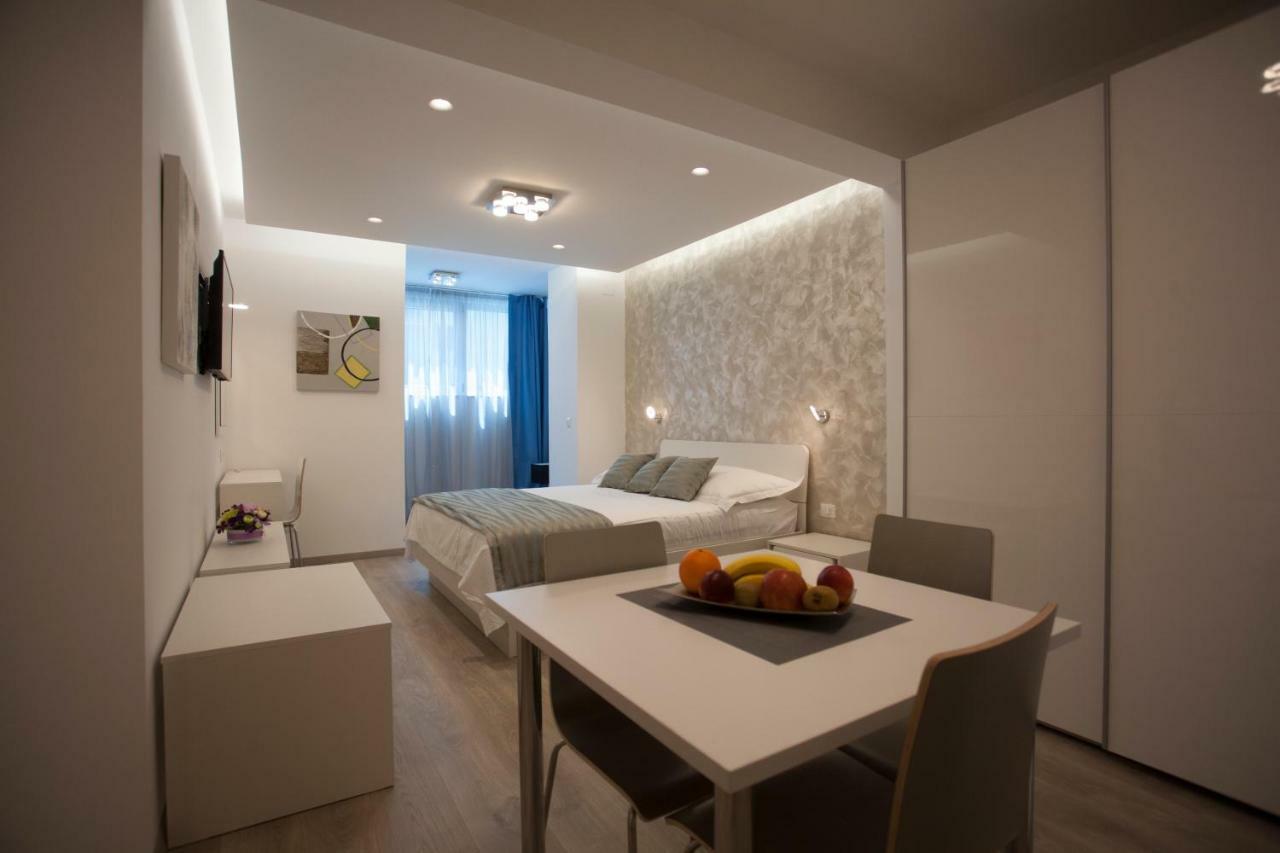 Apartments Lovret Flowers スプリト エクステリア 写真