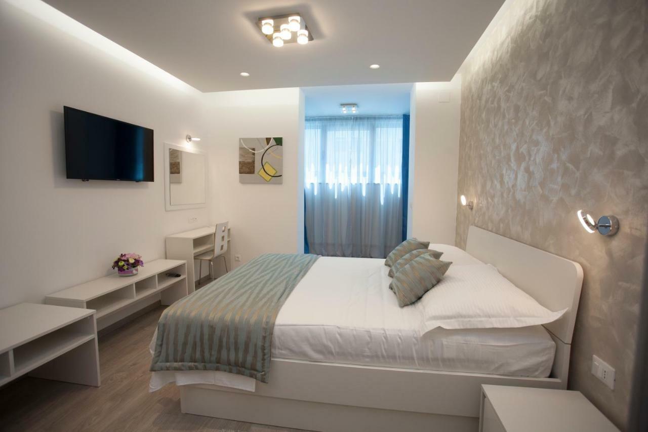Apartments Lovret Flowers スプリト エクステリア 写真