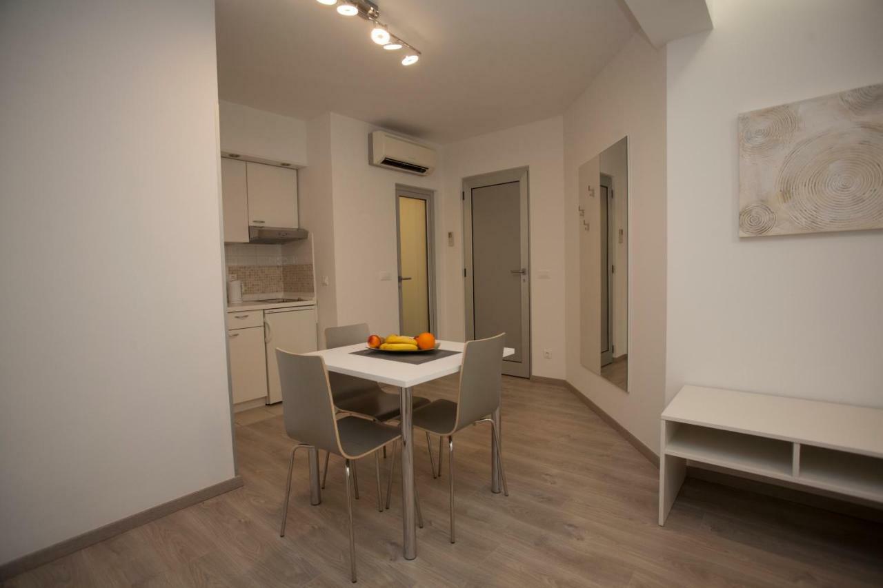 Apartments Lovret Flowers スプリト エクステリア 写真