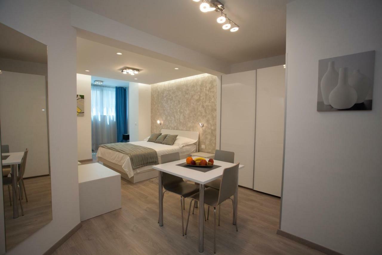 Apartments Lovret Flowers スプリト エクステリア 写真