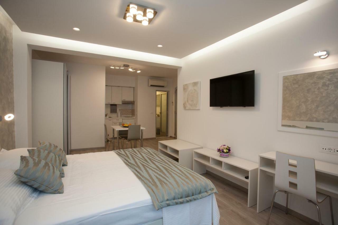 Apartments Lovret Flowers スプリト エクステリア 写真